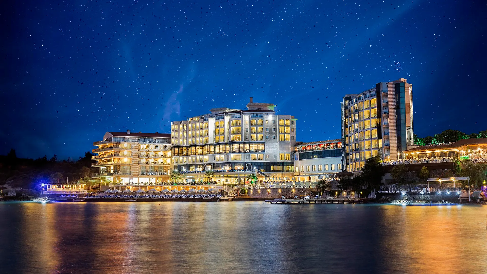 Charisma De Luxe Hotel contacts